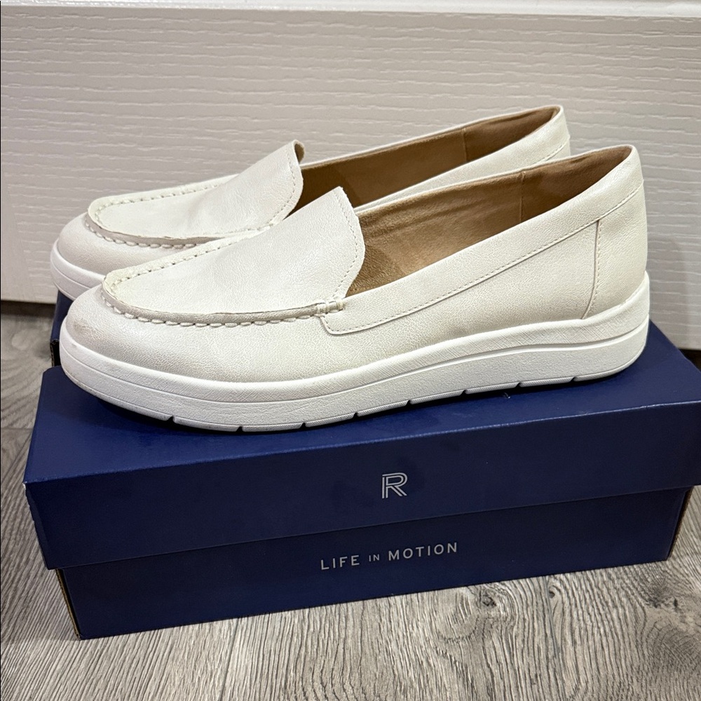 Rockport Loafers Women’s Size 9M Navya Faux Leather Slip-On Cream
